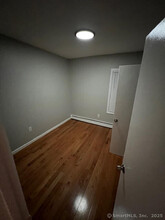 2304 Barnum Ave in Stratford, CT - Foto de edificio - Building Photo