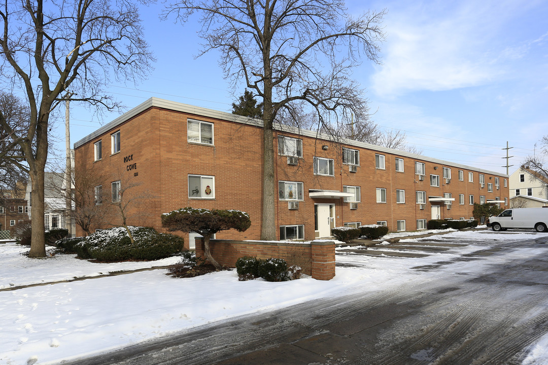 Rock Cove Apartments in Lakewood, OH - Foto de edificio