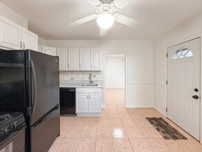 27 Carroll St, Unit 1 in Chelsea, MA - Foto de edificio - Building Photo