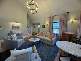 21 Oak Ln in Barnstable, MA - Building Photo