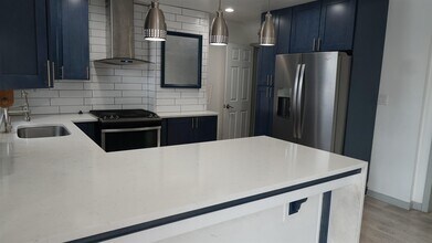 323 Stevens Ave in Jersey City, NJ - Building Photo - Building Photo
