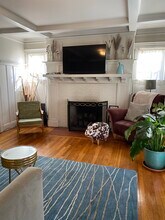 32 Russell St, Unit 1 in Brookline, MA - Foto de edificio - Building Photo