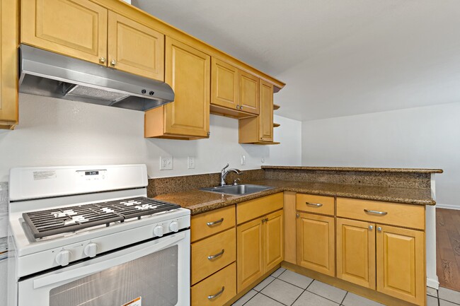 10582 Topanga Dr in Oakland, CA - Building Photo - Building Photo