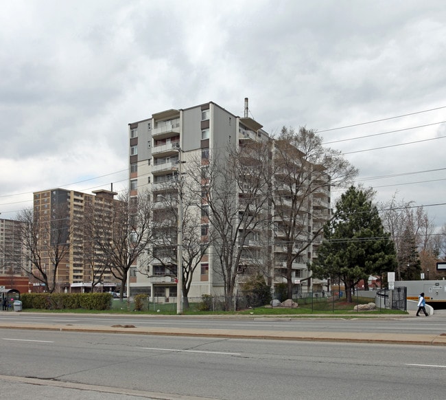 5 Cedar Dr in Toronto, ON - Building Photo - Building Photo