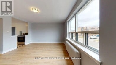 31 Clearview Heights in Toronto, ON - Building Photo - Building Photo