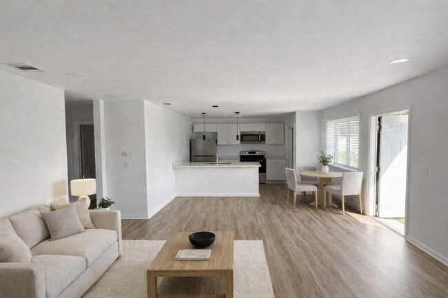 902 E Tiffany Dr in West Palm Beach, FL - Building Photo - Building Photo