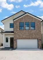 5831 Banks St in Houston, TX - Building Photo