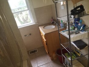 4 E Broad St in East Stroudsburg, PA - Foto de edificio - Building Photo