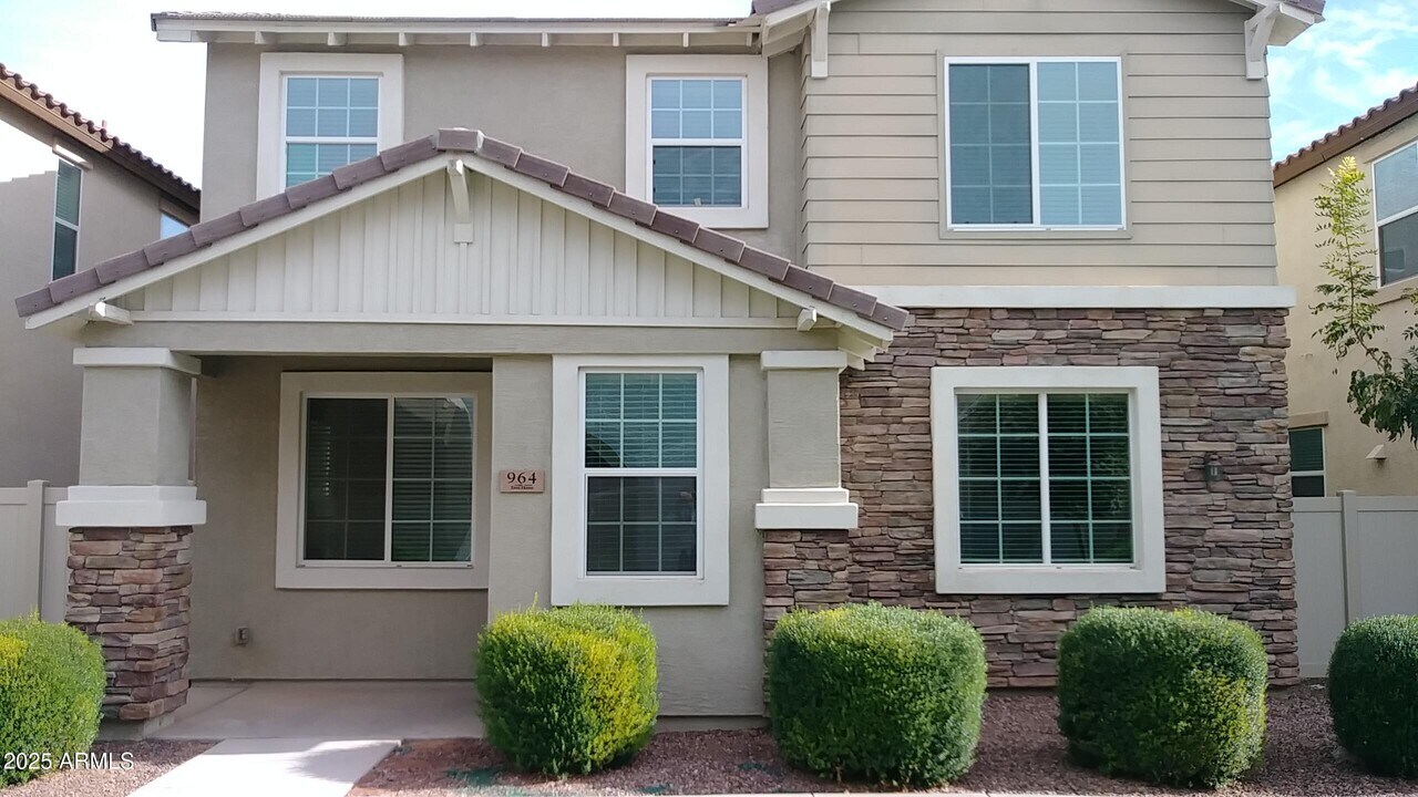 964 S Almira Ave in Gilbert, AZ - Building Photo