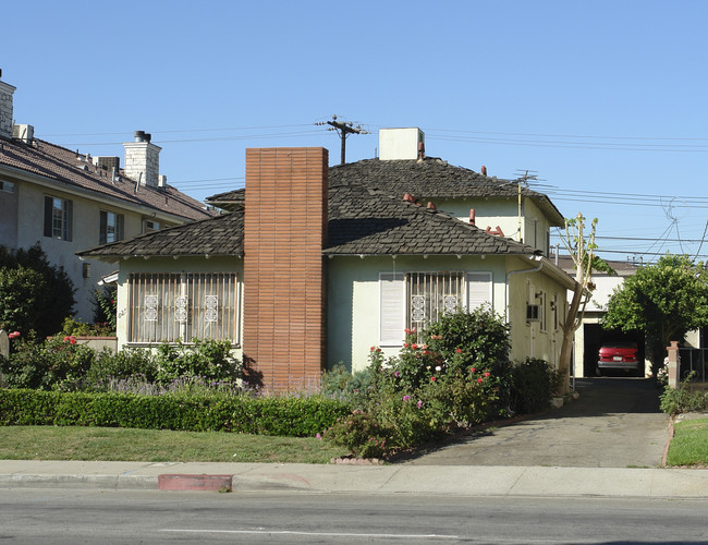 825 N Garfield Ave in Alhambra, CA - Foto de edificio - Building Photo