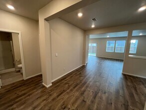 61179 SE Splendor Ln in Bend, OR - Building Photo - Building Photo