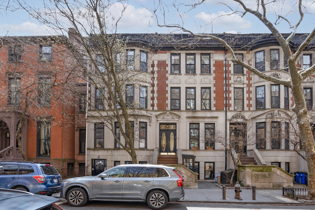 30 Pierrepont St in Brooklyn, NY - Building Photo