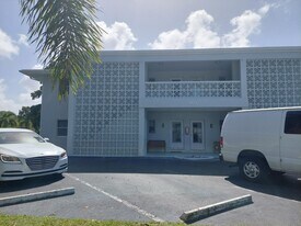 401 Northlake Ct in North Palm Beach, FL - Building Photo