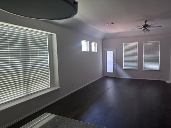 335 Freestall Dr in Midlothian, TX - Building Photo - Building Photo