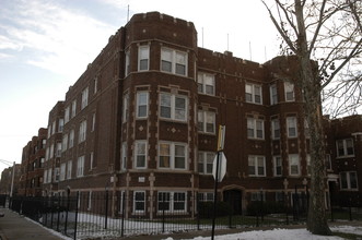 7801 S Bennett Ave in Chicago, IL - Building Photo - Building Photo