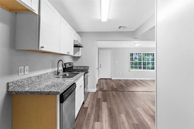 property at 1104 Southampton Dr