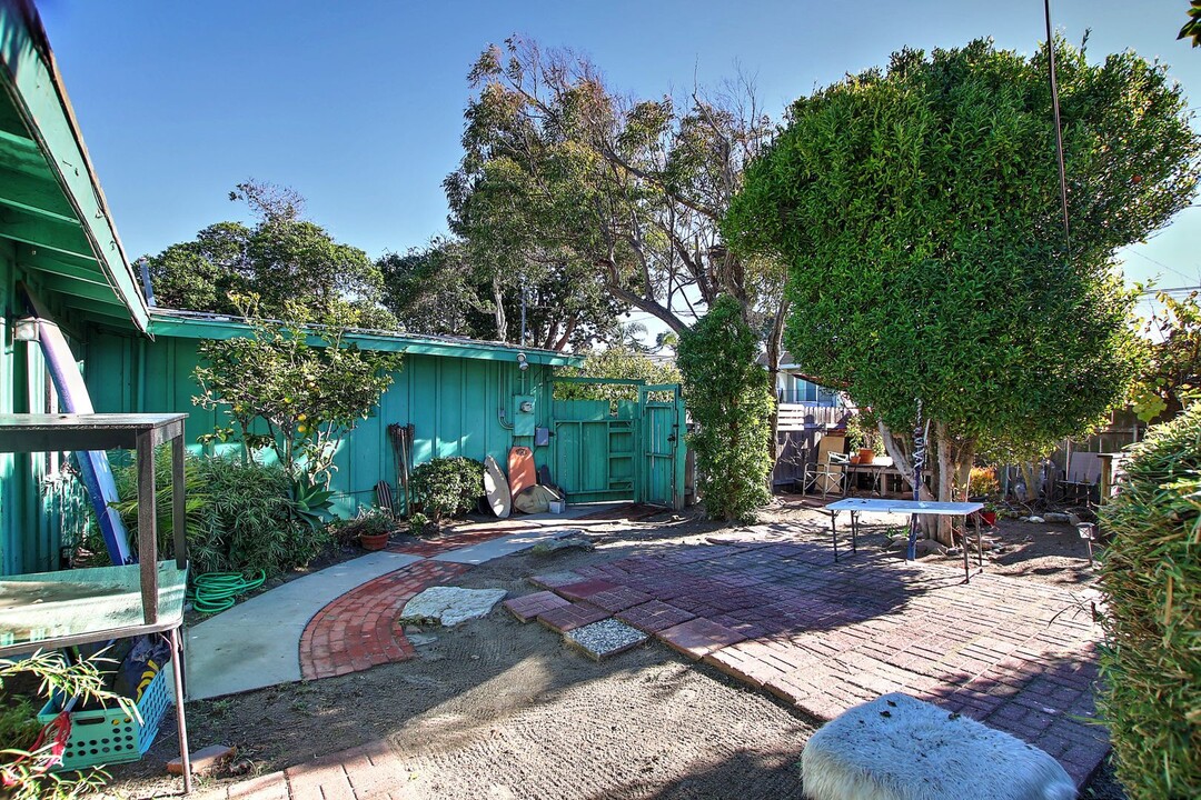 6648 Del Playa Dr in Goleta, CA - Building Photo