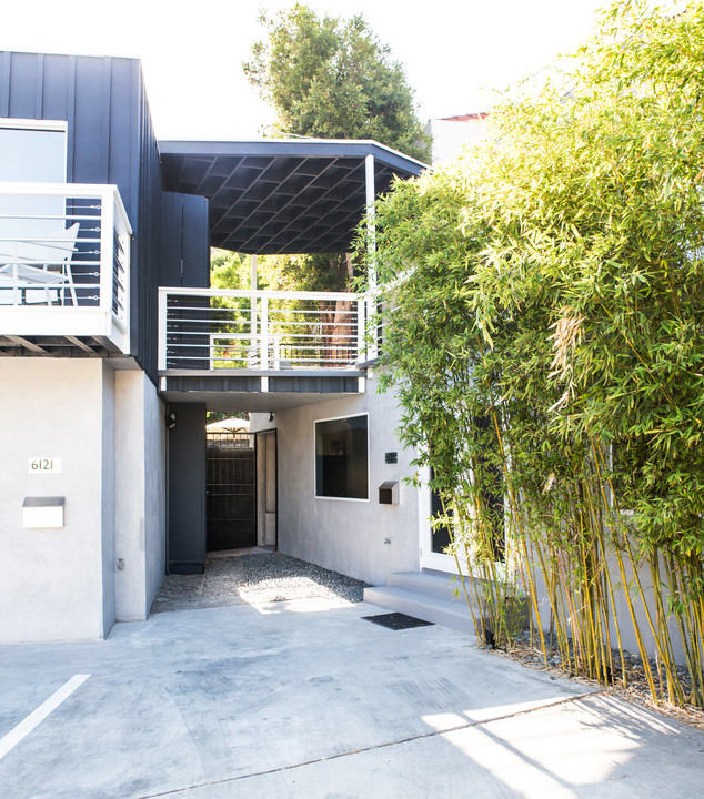 6121 Glen Holly St in Los Angeles, CA - Building Photo