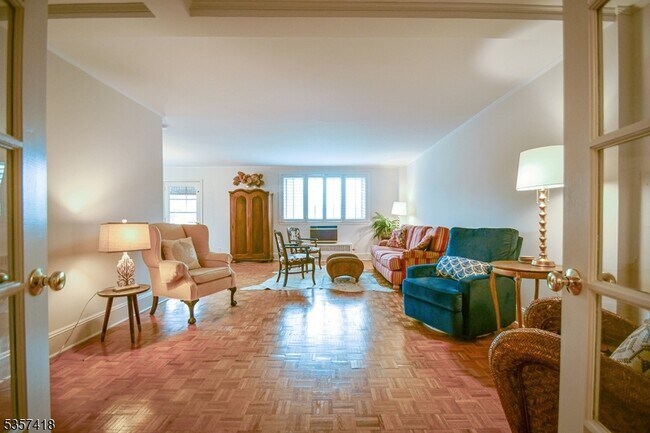 11 Euclid Ave in Summit, NJ - Building Photo - Building Photo