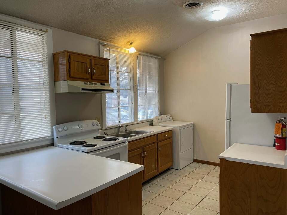 1225 Bertrand St in Manhattan, KS - Building Photo