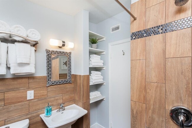 407 E Crystal Lake St in Orlando, FL - Building Photo - Building Photo