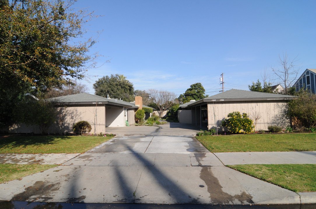 1262 N College Ave in Fresno, CA - Building Photo