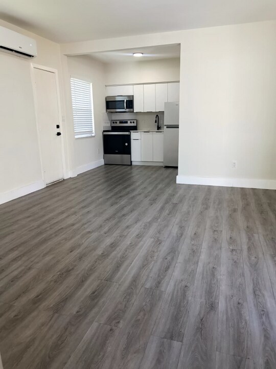 2489 SW 27th St in Miami, FL - Building Photo