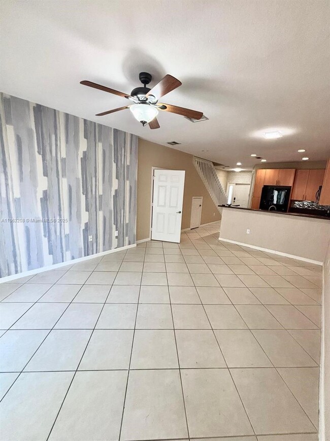 2429 NW 31st Ct in Oakland Park, FL - Building Photo - Building Photo