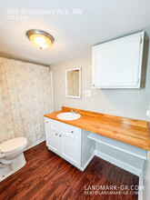 800 Broadway Ave NW in Grand Rapids, MI - Building Photo - Building Photo
