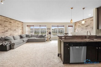 4733 Lakeside Dr in Maumee, OH - Building Photo - Building Photo