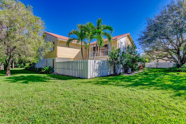 246 Seabreeze Cir in Jupiter, FL - Building Photo - Building Photo