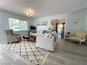 905 13th St N in Naples, FL - Building Photo - Building Photo