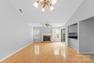 3224 Selwyn Farms Ln in Charlotte, NC - Foto de edificio - Building Photo