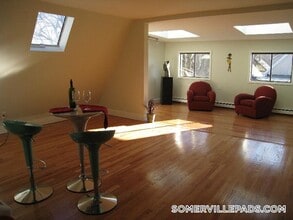 10 Evergreen Ave, Unit 3 in Somerville, MA - Foto de edificio - Building Photo
