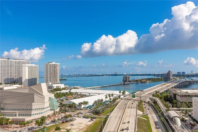1100 Biscayne Blvd in Miami, FL - Building Photo - Building Photo