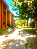 48255 Monroe St in Indio, CA - Building Photo