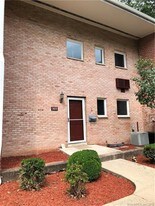 305 S Brooksvale Rd in Cheshire, CT - Building Photo