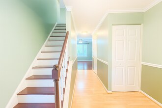 8207 Stationhouse Ct in Lorton, VA - Building Photo - Building Photo