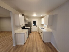 380 Yolanda Ave in Santa Rosa, CA - Building Photo - Building Photo