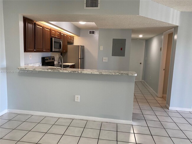 8560 SW 212th St in Cutler Bay, FL - Building Photo - Building Photo