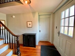 206 Elm St, Unit 3 in Northampton, MA - Foto de edificio - Building Photo