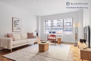136 E 55th St in New York, NY - Building Photo
