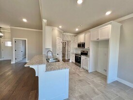 18 E Loveland Loop in Farmington, AR - Building Photo