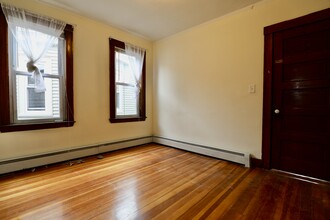 9 Vineland St, Unit 3 in Boston, MA - Building Photo - Building Photo