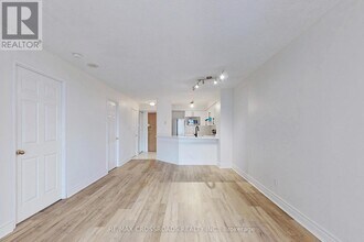 24 Wellesley St W in Toronto, ON - Building Photo - Building Photo