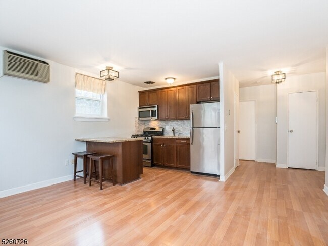 48 Elm St in Morristown, NJ - Building Photo - Building Photo