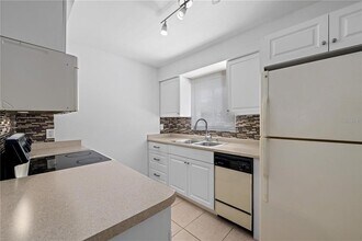 2757 Hidden Lake Blvd in Sarasota, FL - Building Photo - Building Photo