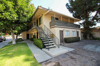 401 S Hickory St in Santa Ana, CA - Building Photo - Building Photo