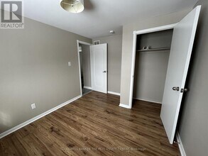 11 Chaucer Crescent in Barrie, ON - Building Photo - Building Photo