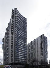 Hollywood Towers in Chicago, IL - Building Photo - Building Photo